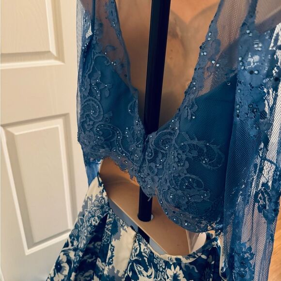 Sherri Hill Blue and White Bishop Sleeve Prom Dress - Picture 10 of 15